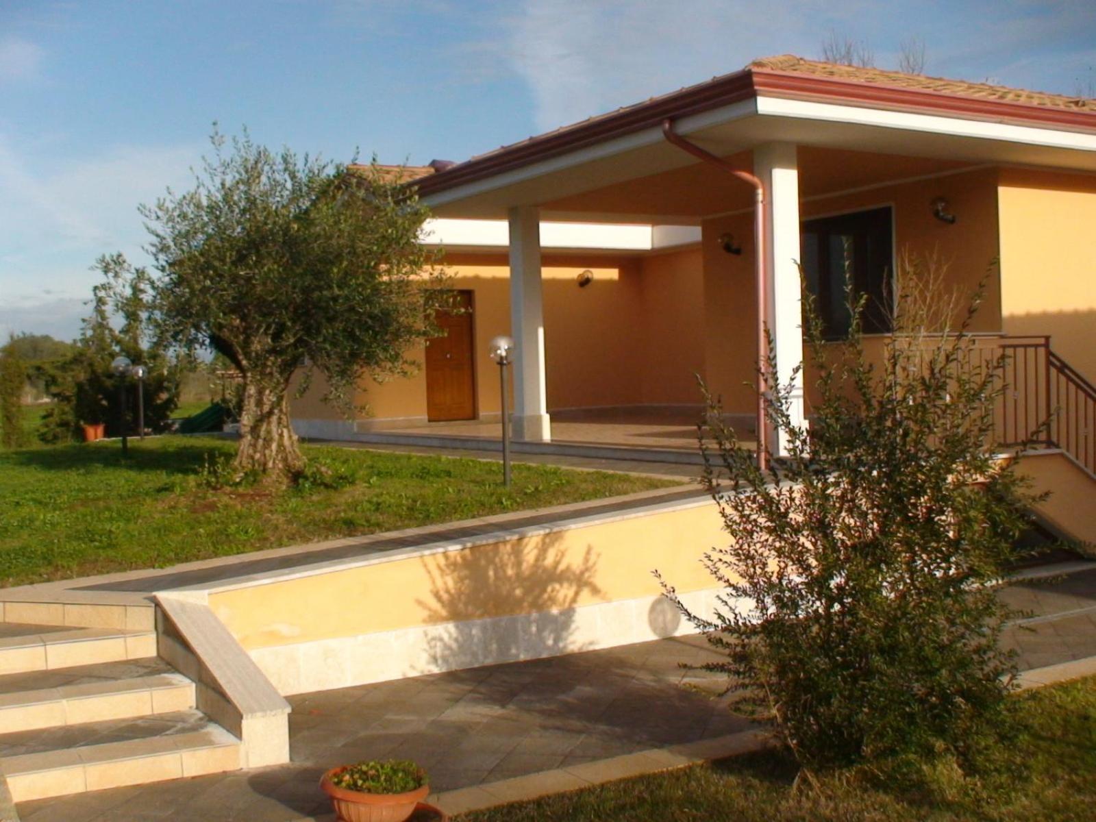 Hotel Villa Aurora Latina Exterior photo
