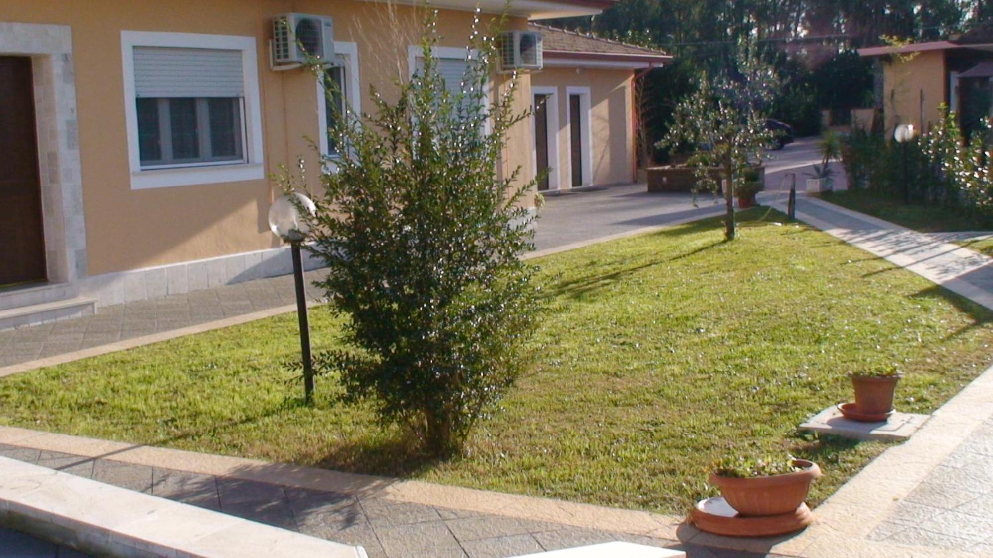 Hotel Villa Aurora Latina Exterior photo