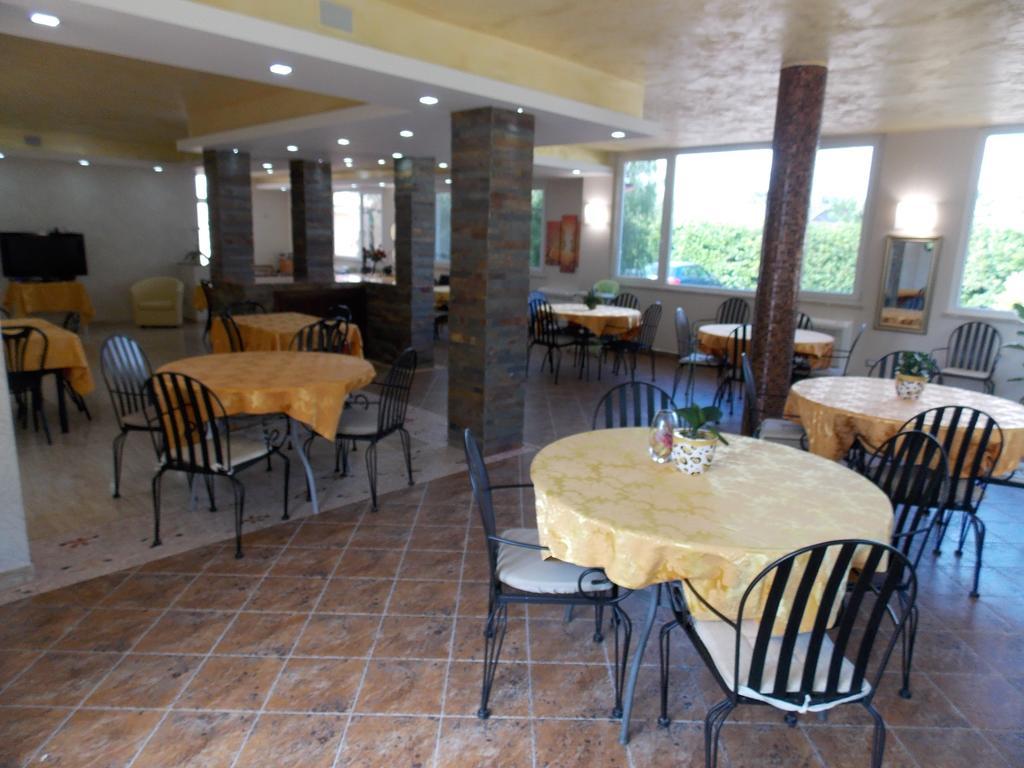 Hotel Villa Aurora Latina Exterior photo