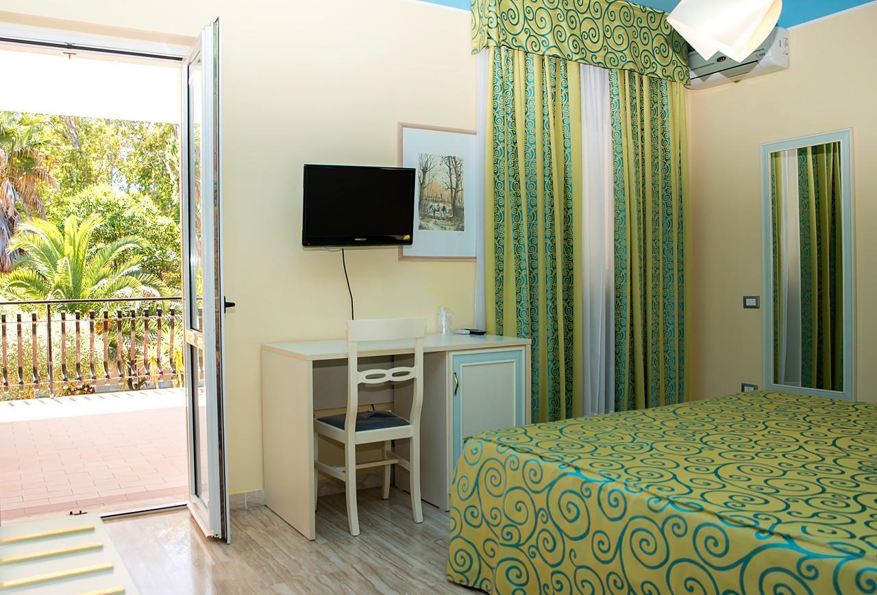 Hotel Villa Aurora Latina Exterior photo